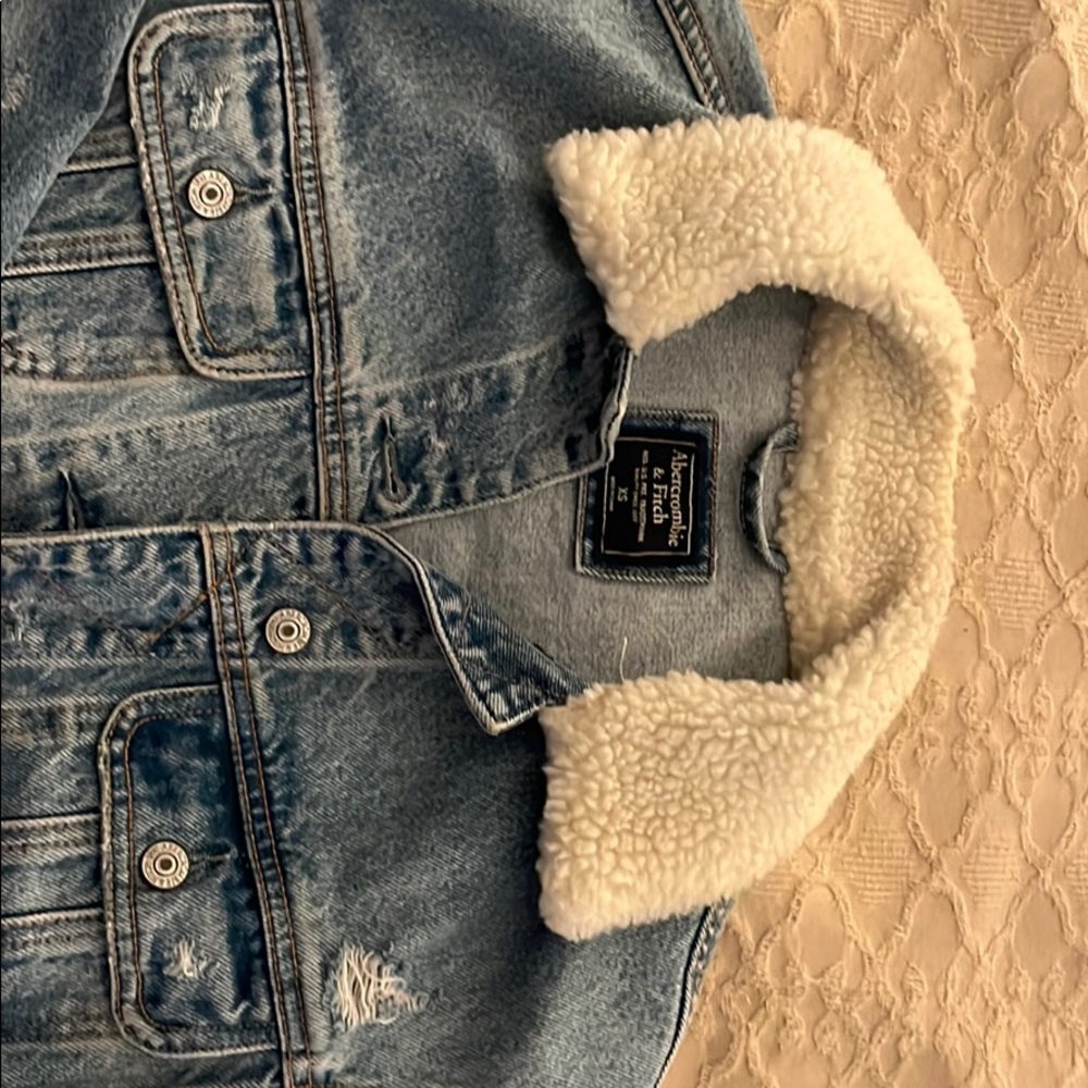 Abercrombie and Fitch women’s cropped jacket